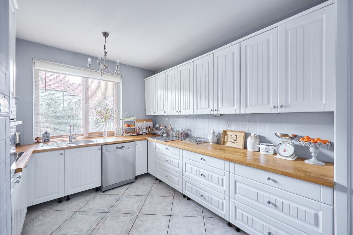 Unique home suitable for medical or other business – 11