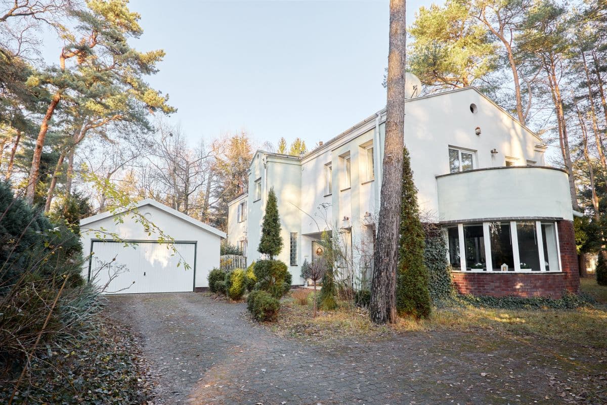 Unique home suitable for medical or other business – 15