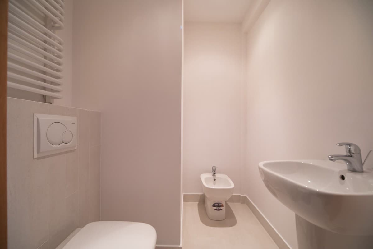 Просторная двухуровневая квартира с бассейном и балконом – 23