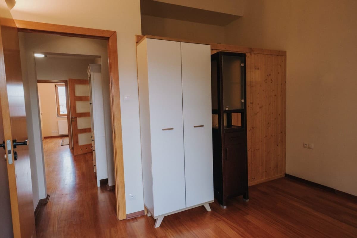 Современный 4-комнатный дом-сегмент с садом – 15