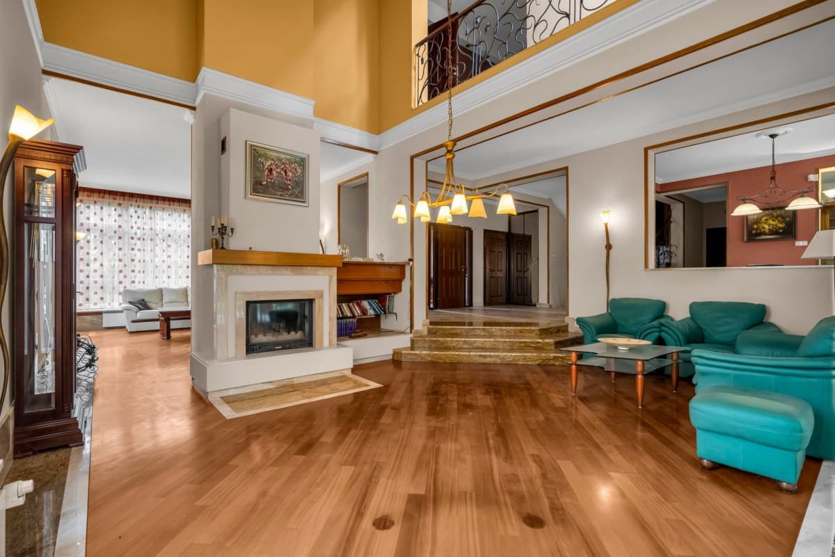 Красивый дом с бассейном в спокойном районе – 1