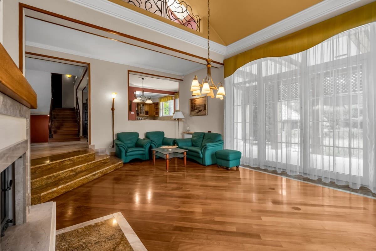 Красивый дом с бассейном в спокойном районе – 8