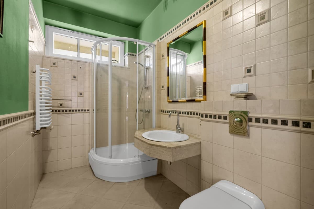 Красивый дом с бассейном в спокойном районе – 12