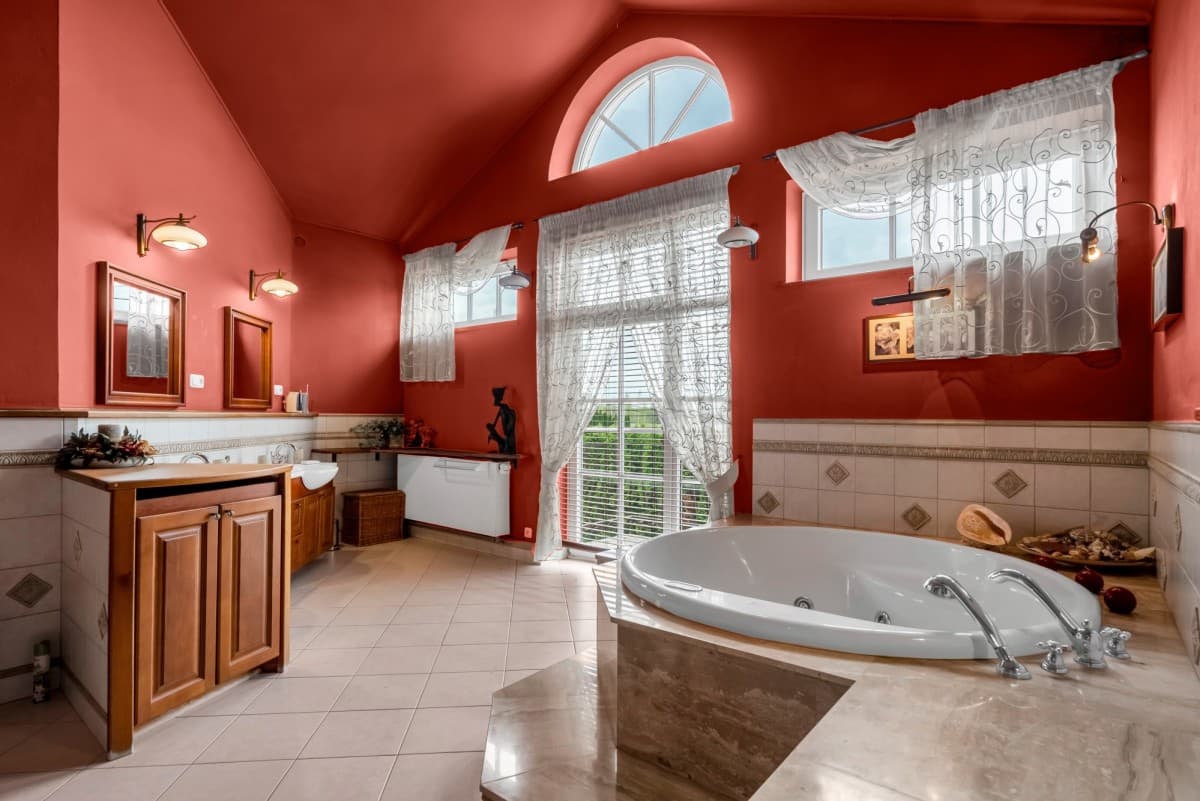 Красивый дом с бассейном в спокойном районе – 13