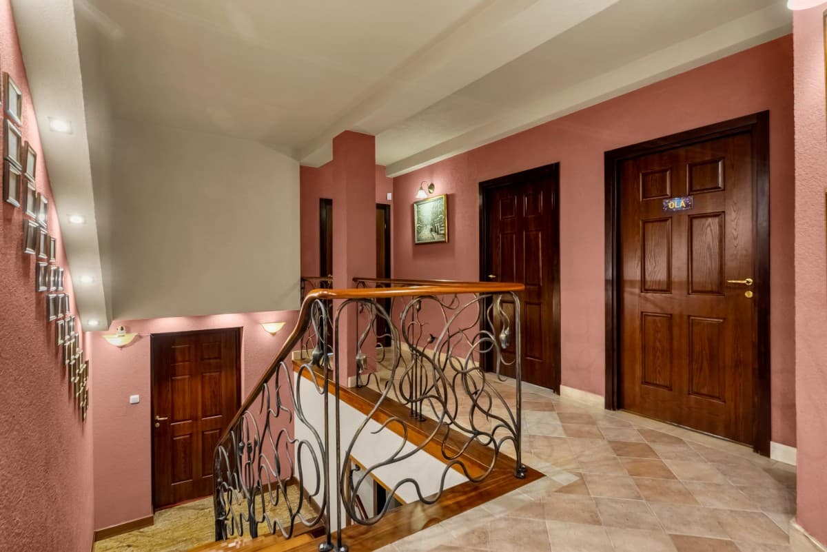 Красивый дом с бассейном в спокойном районе – 21