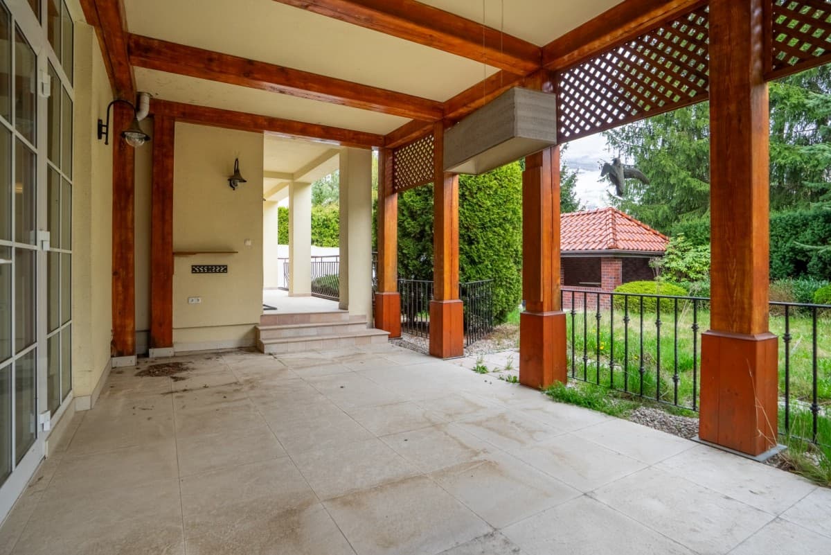 Красивый дом с бассейном в спокойном районе – 23