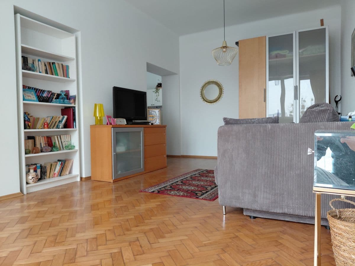 Уютная квартира с балконом рядом с метро – 5