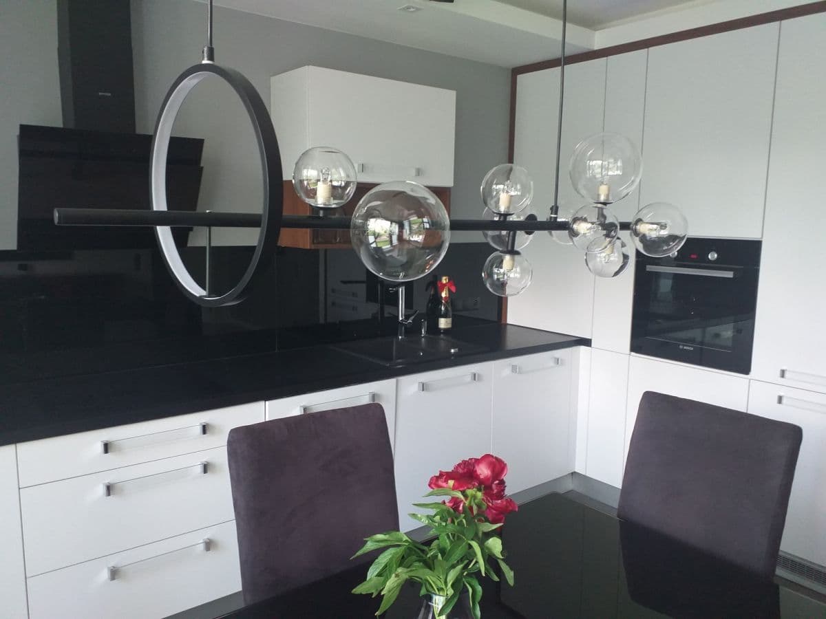 Стильная квартира 55 м² с балконом и парковкой – 11