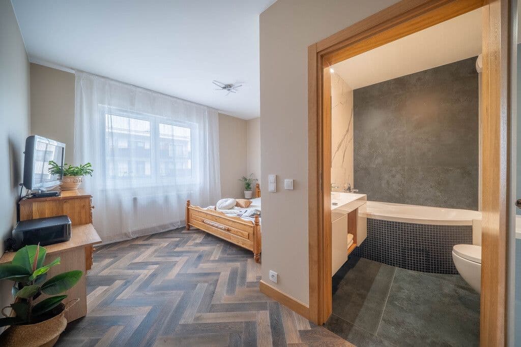 Просторная 5-комнатная квартира рядом со станцией метро Хжанув – 6