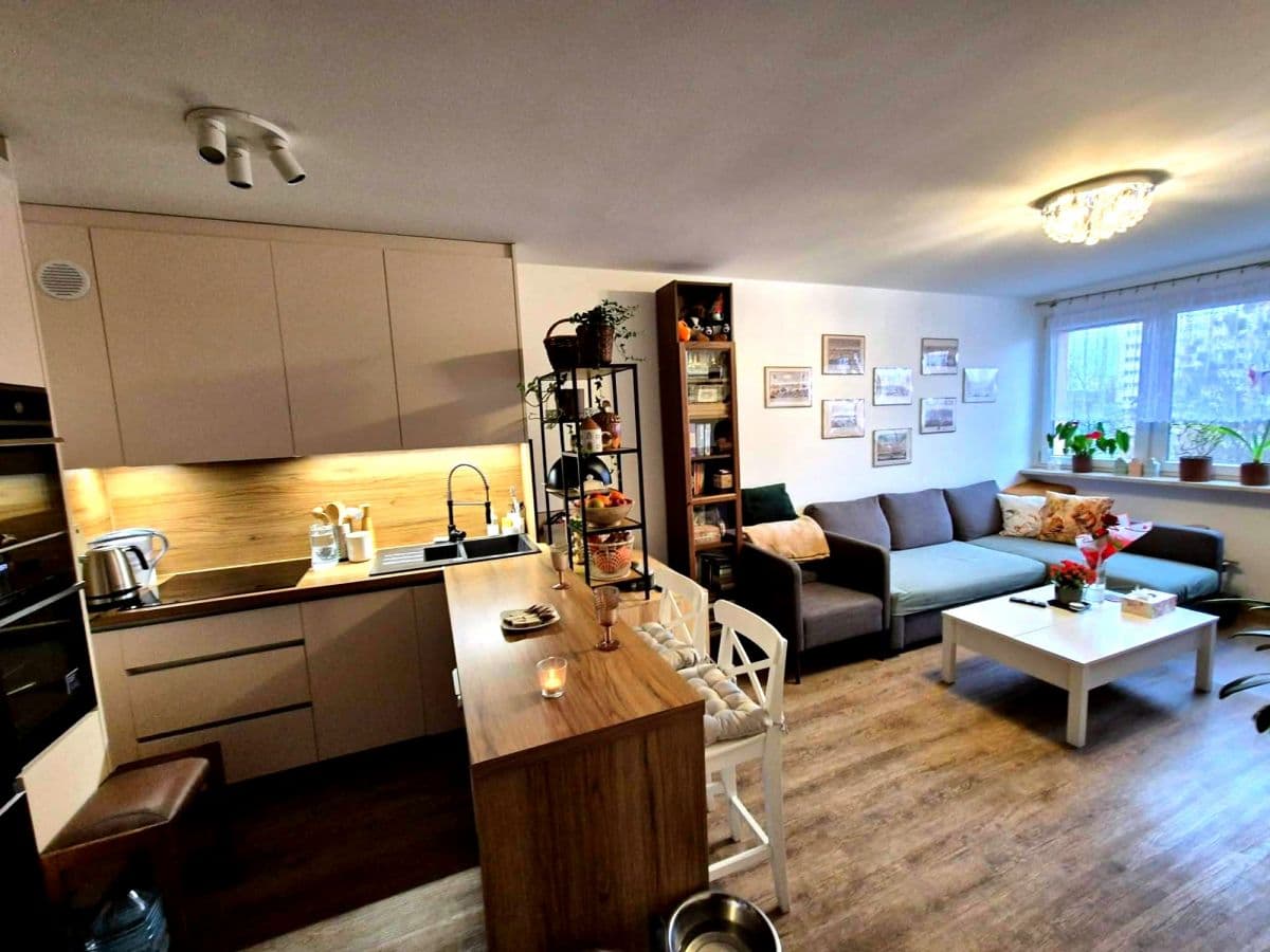 Светлая двухкомнатная квартира у ВАР – 1