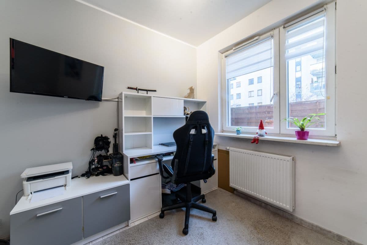 3-комнатная квартира с садом в Бемово, Варшава – 19