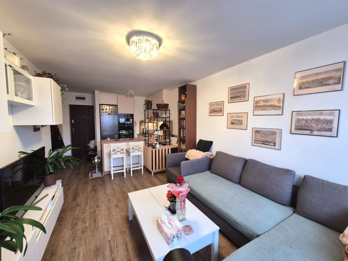 Светлая двухкомнатная квартира у ВАР – 4