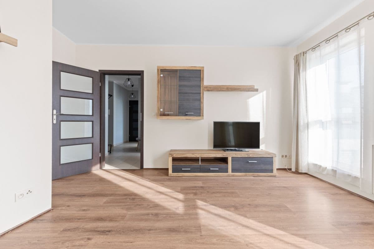 Просторная 2-комнатная квартира с большим балконом в Варшаве – 1