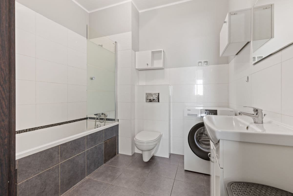 Просторная 2-комнатная квартира с большим балконом в Варшаве – 11