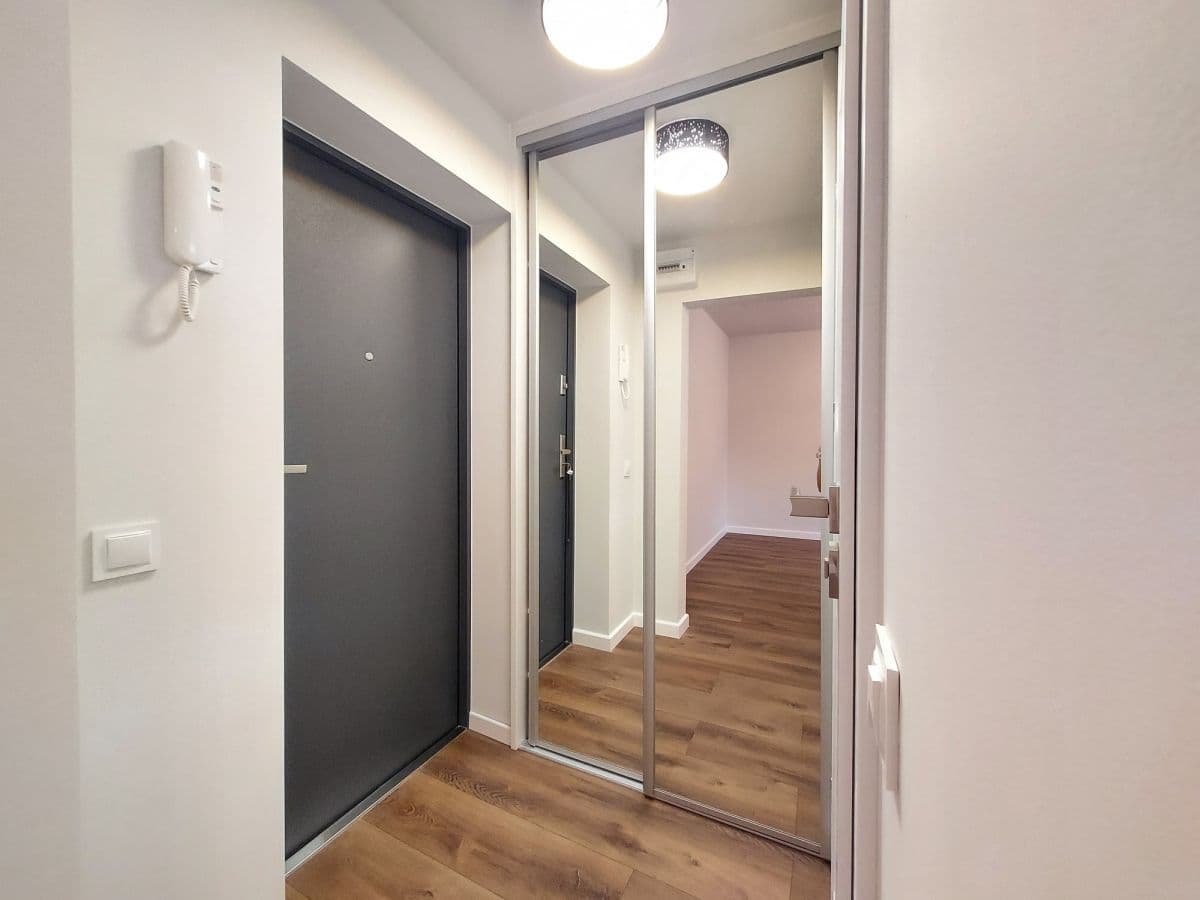 Квартира-студия после ремонта с парковкой – 12