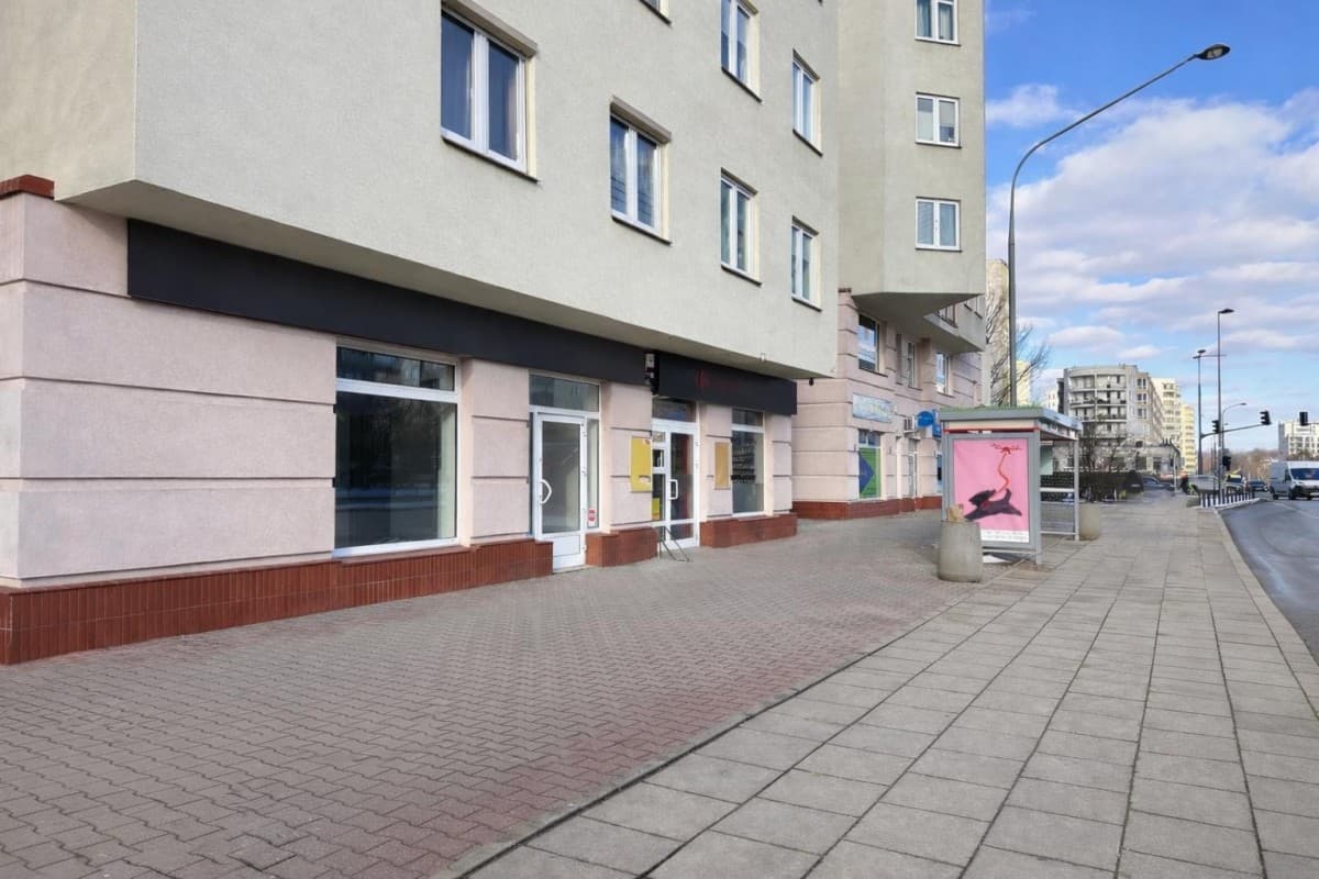 Торговое помещение рядом со станцией метро Натолин – 3