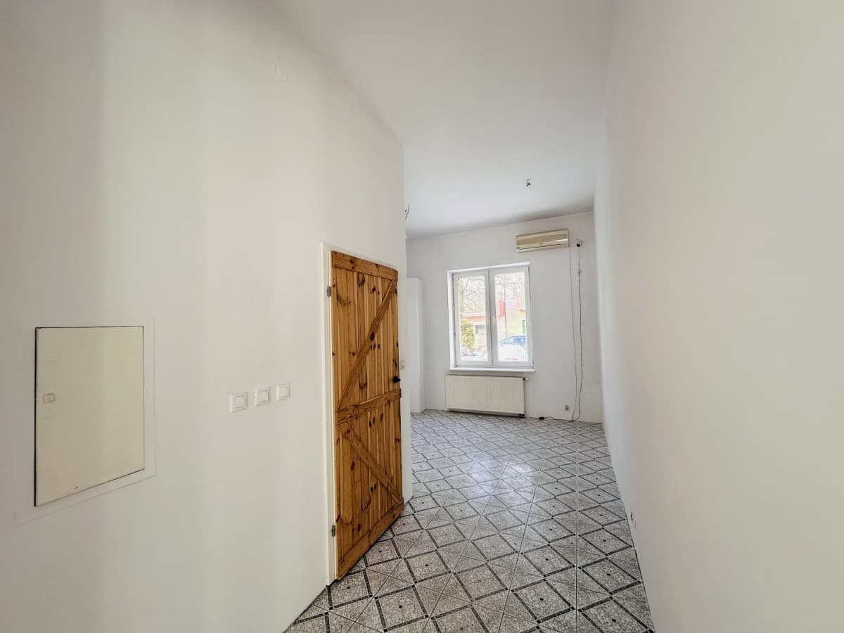 Торговое помещение рядом со станцией метро Натолин – 4