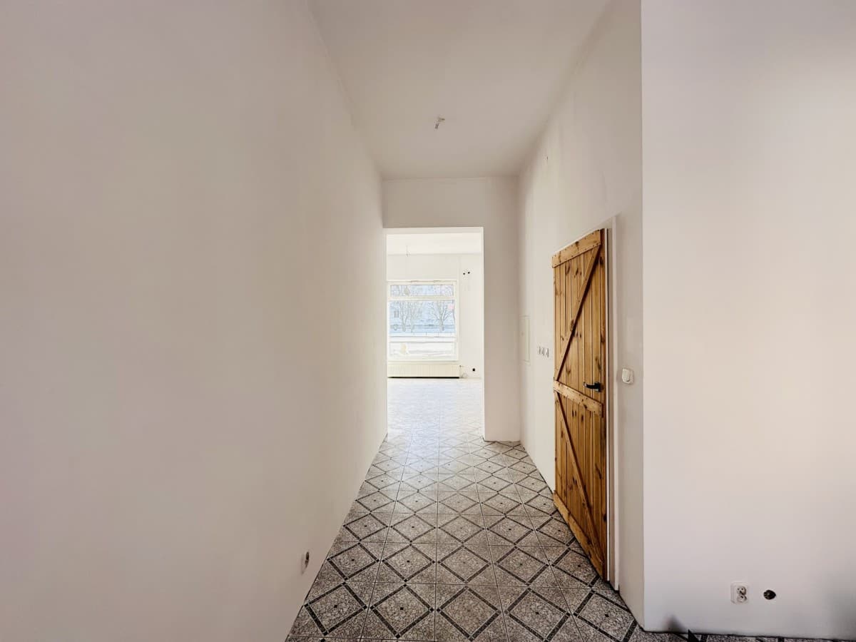 Торговое помещение рядом со станцией метро Натолин – 9