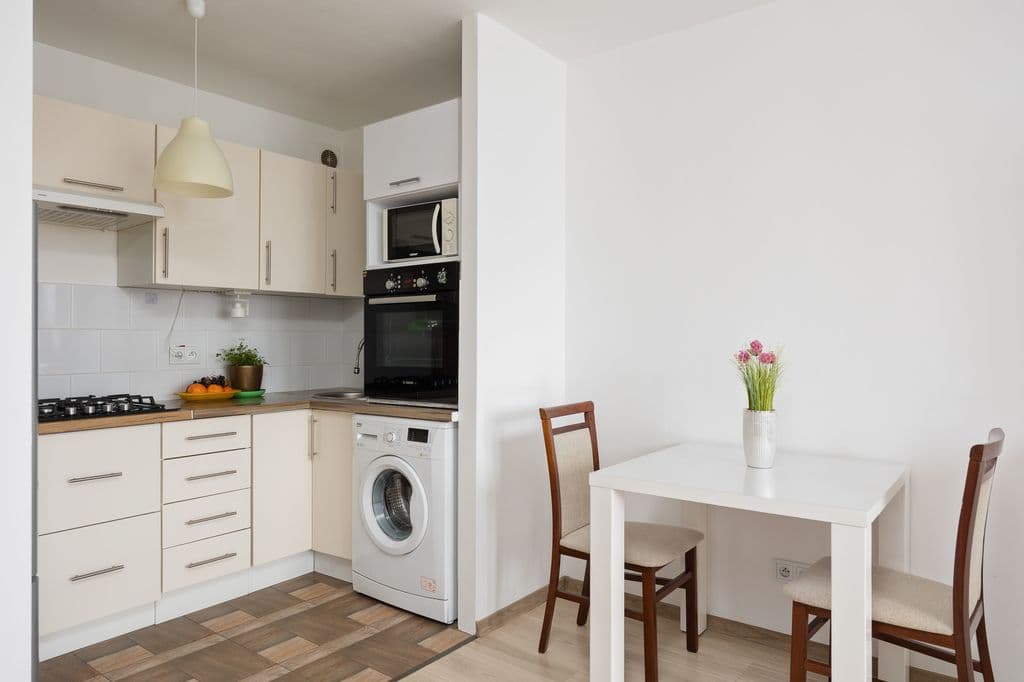 Отремонтированная квартира с юго-западным видом в Воле – 5