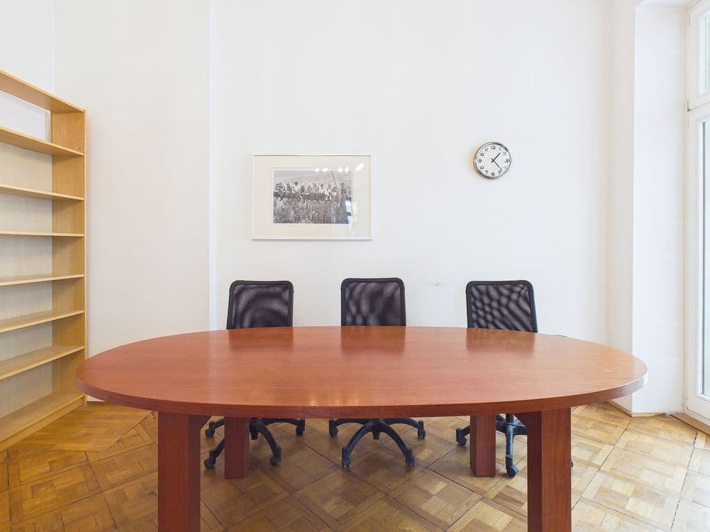 Престижное офисное помещение в Варшаве с лифтом – 1