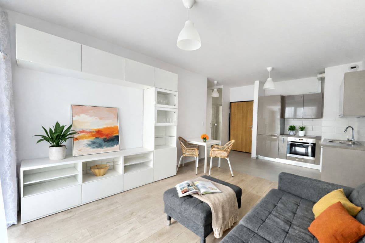 Современная 2-комнатная квартира с большим балконом в Варшаве – 1