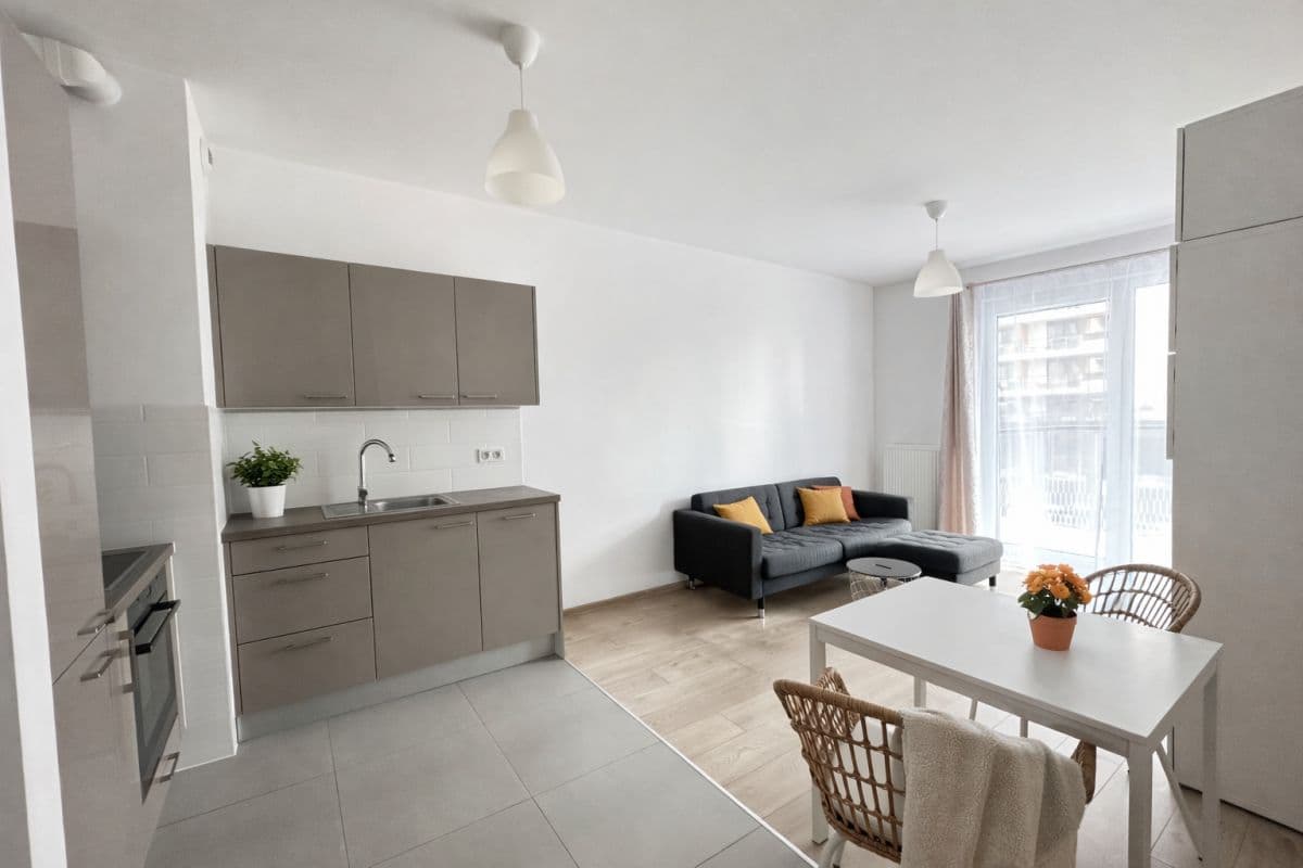 Современная 2-комнатная квартира с большим балконом в Варшаве – 10