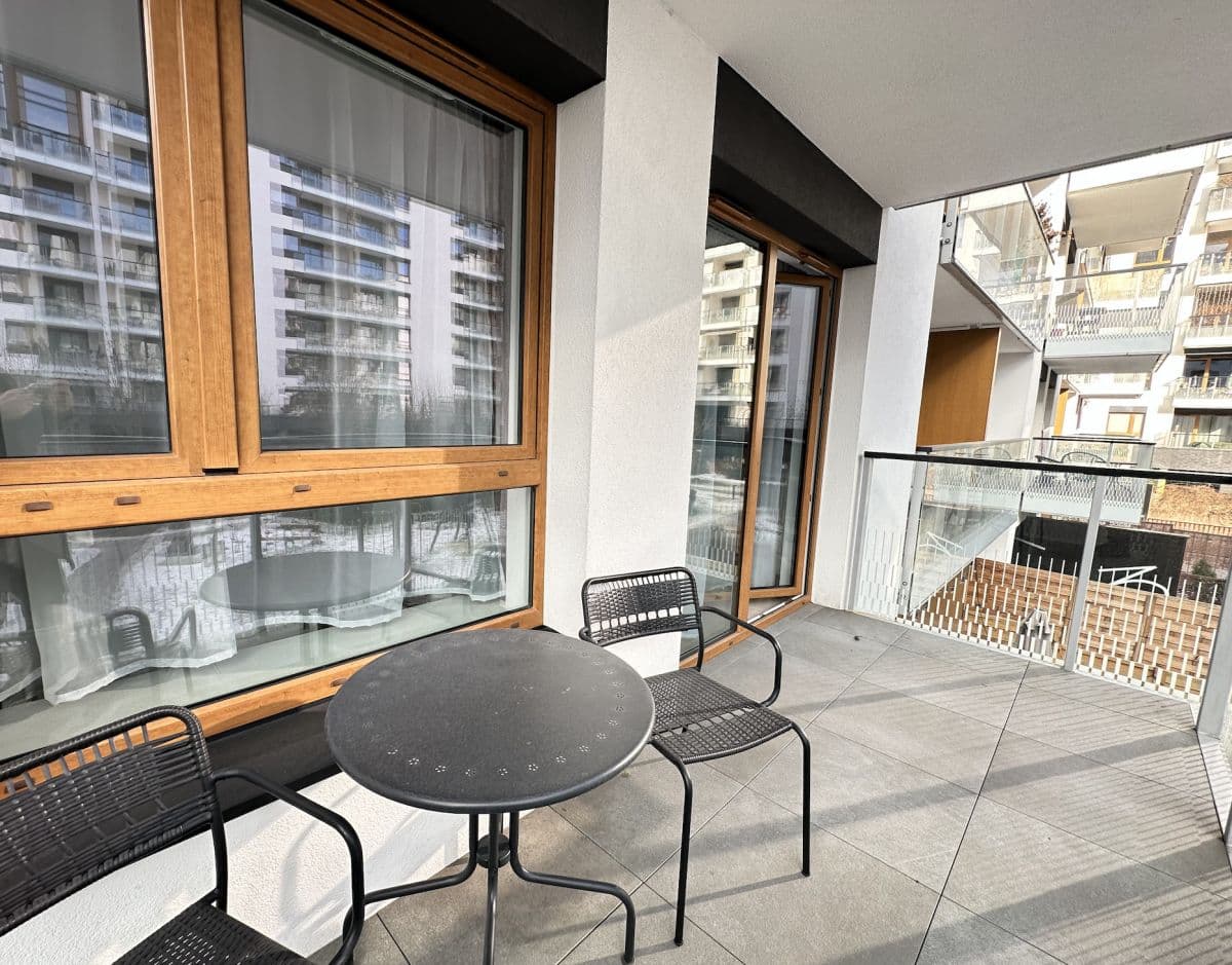 Современная 2-комнатная квартира с большим балконом в Варшаве – 12