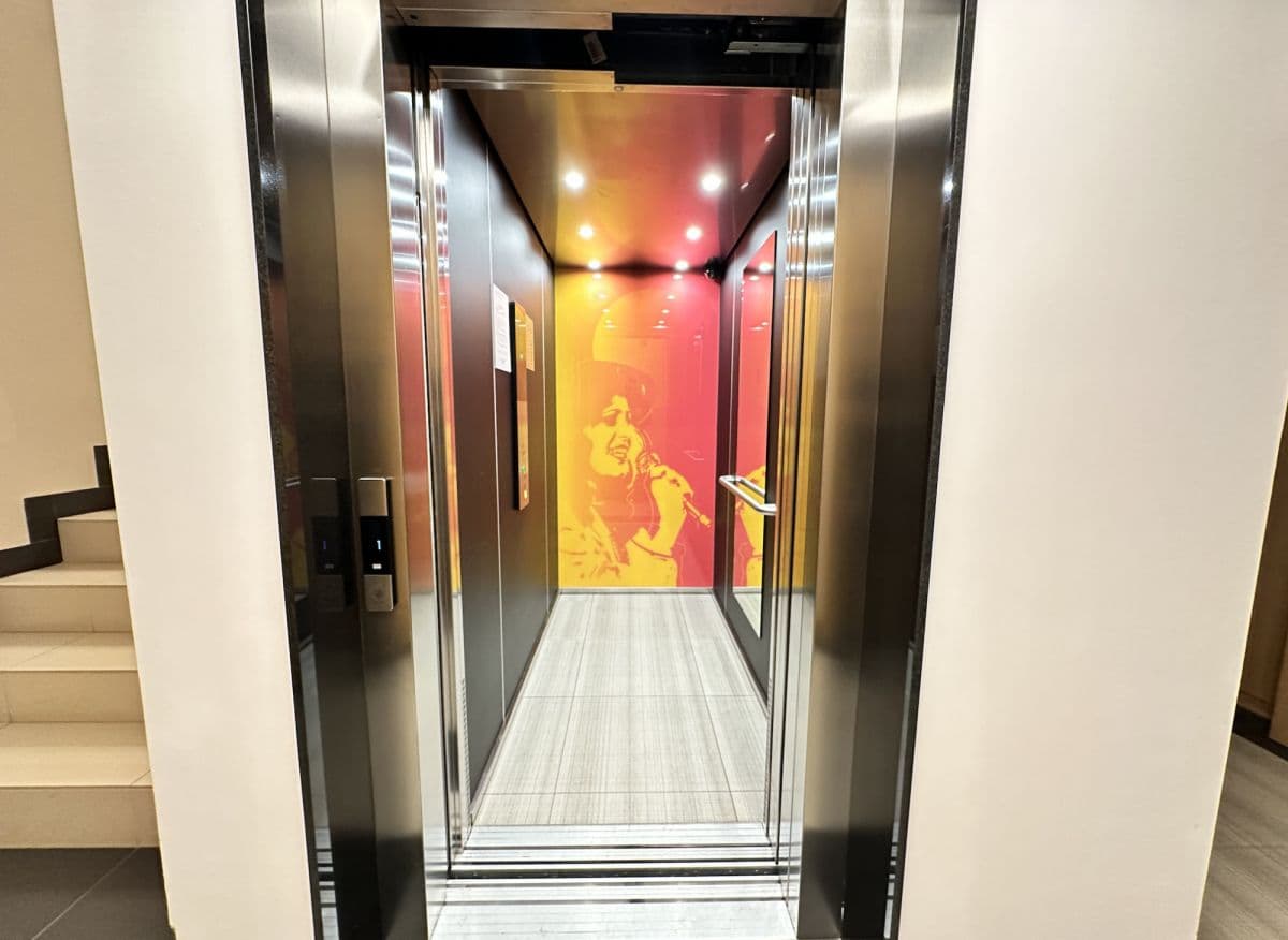 Современная 2-комнатная квартира с большим балконом в Варшаве – 13