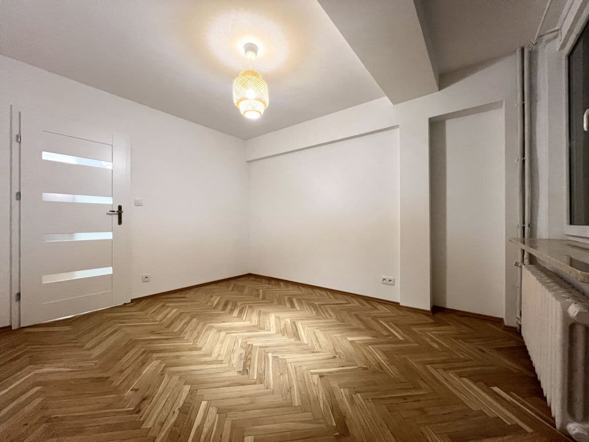 Отремонтированная 2-комнатная квартира с отдельной кухней – 1