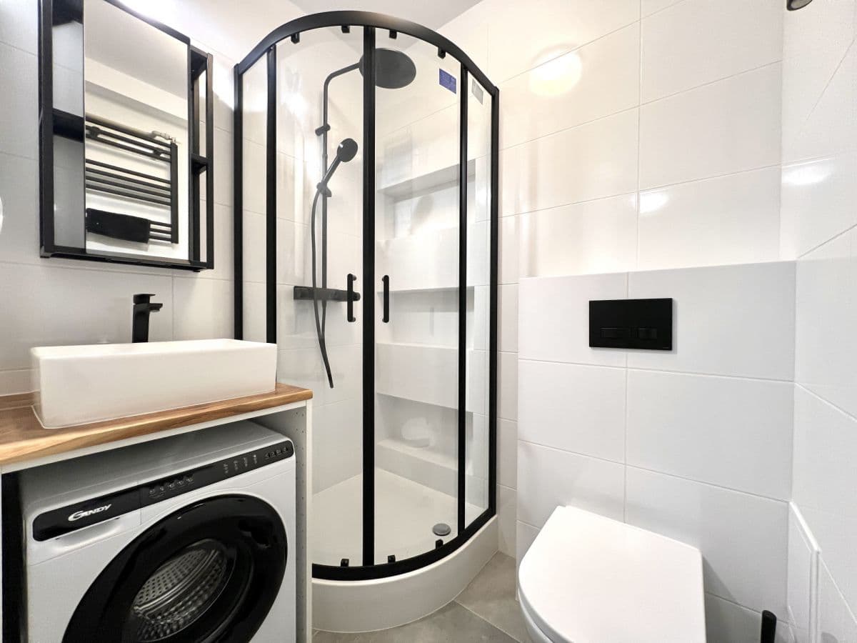 Отремонтированная 2-комнатная квартира с отдельной кухней – 4