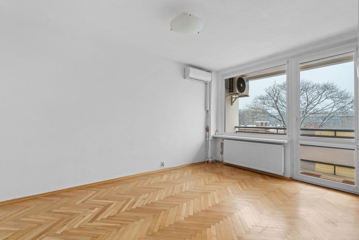 Светлая угловая квартира с большим балконом в центре города – 4