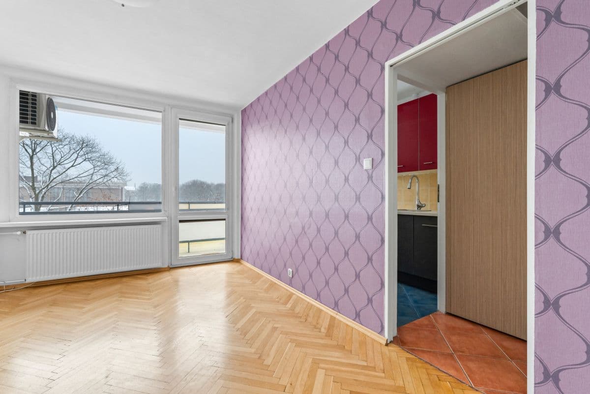 Светлая угловая квартира с большим балконом в центре города – 7