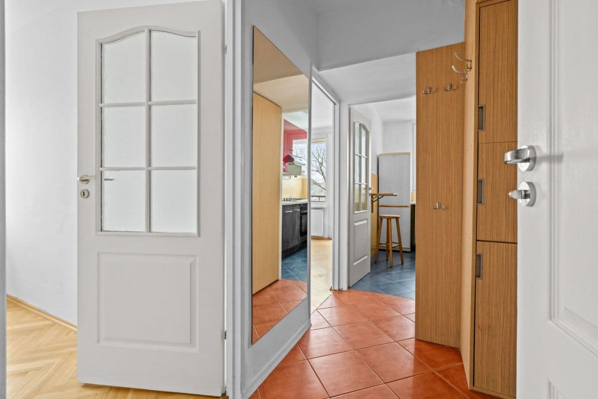 Светлая угловая квартира с большим балконом в центре города – 14