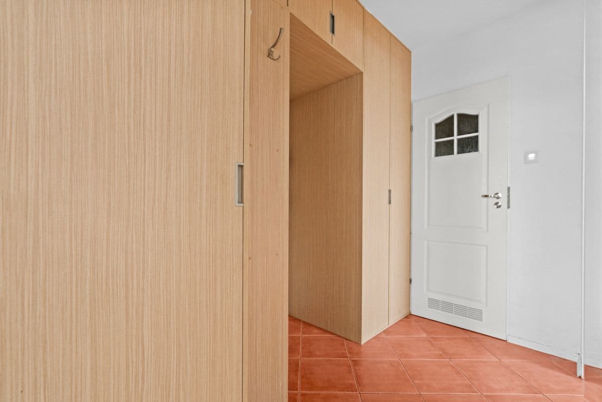 Светлая угловая квартира с большим балконом в центре города – 15