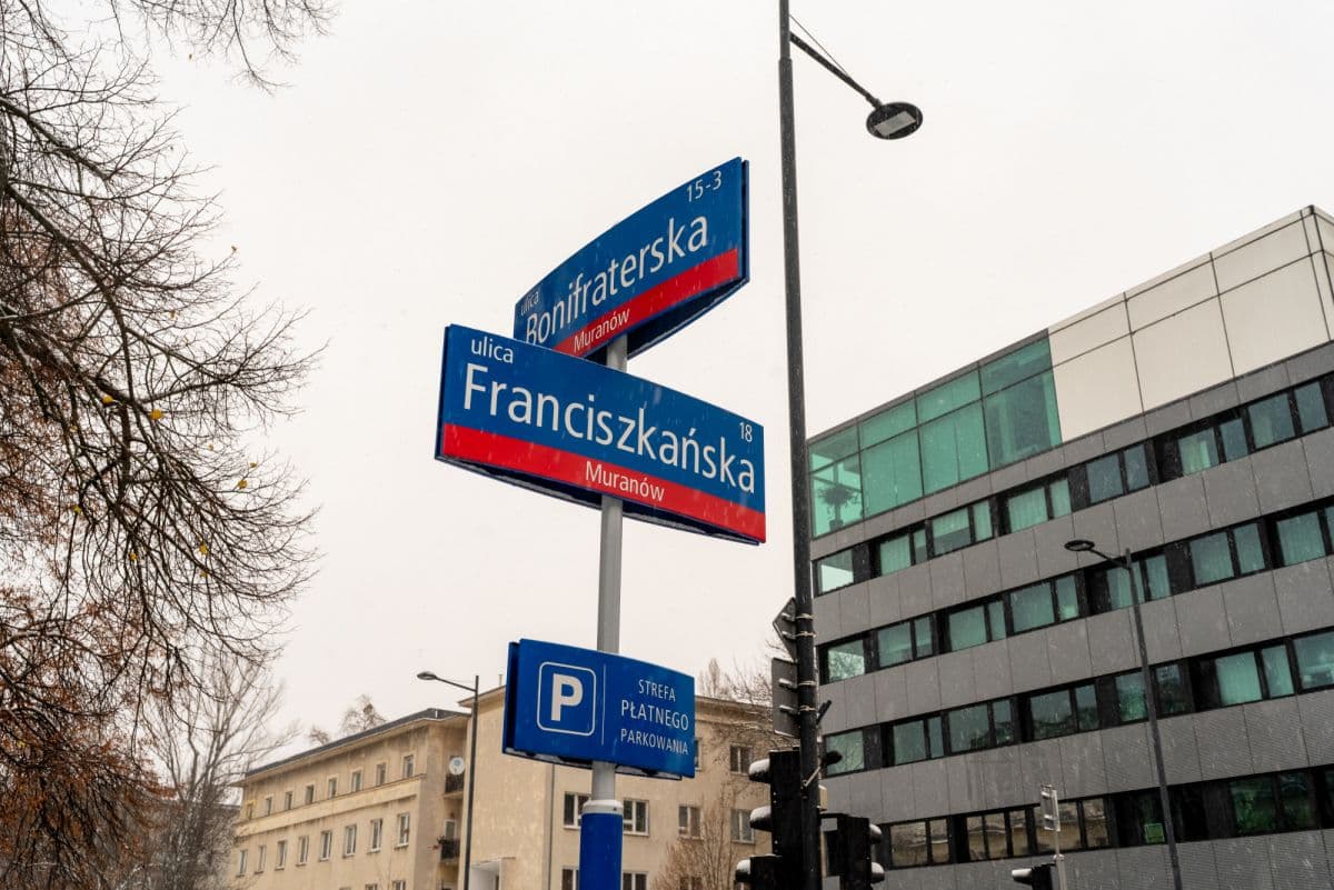 Светлая угловая квартира с большим балконом в центре города – 18