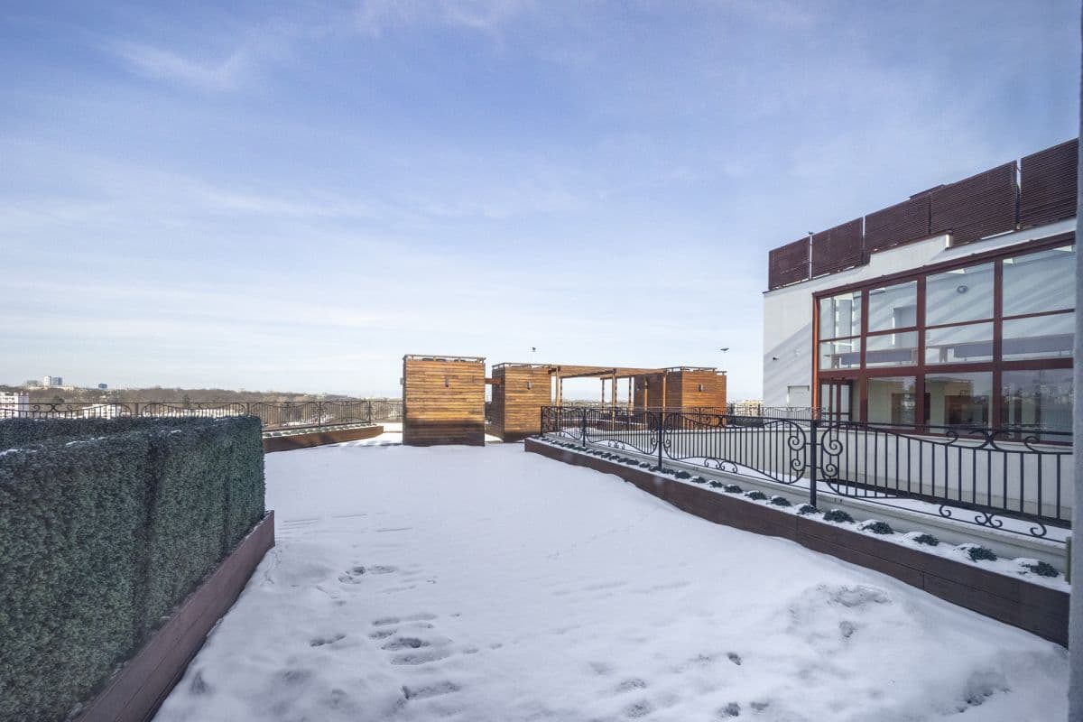 Компактная квартира с бассейном и тренажерным залом – 13