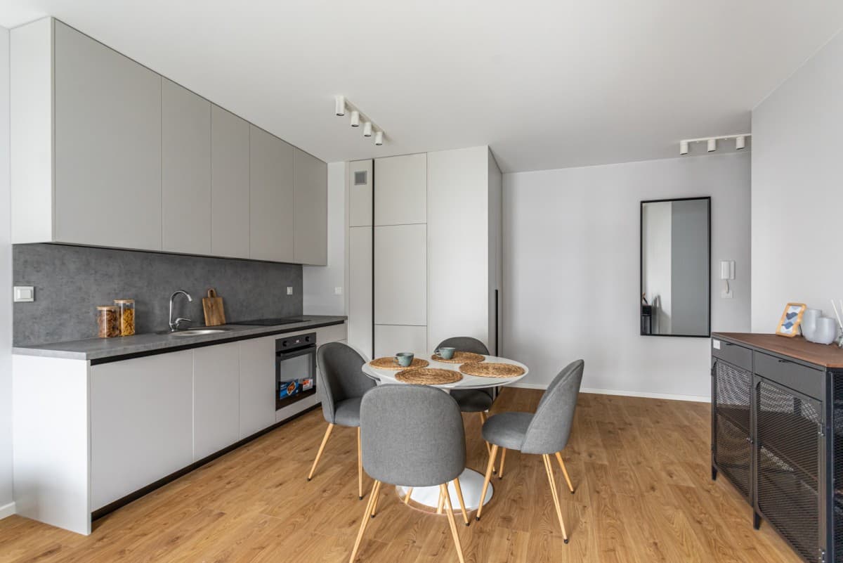 Современная 2-комнатная квартира с балконом в Бемово – 10