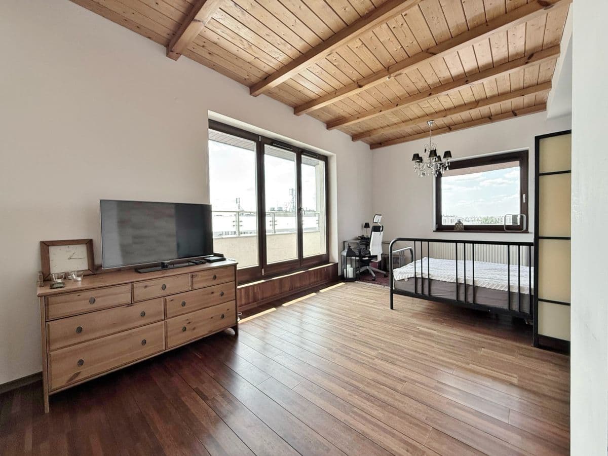 Двухуровневая квартира в закрытом жилом комплексе 2009г. – 2