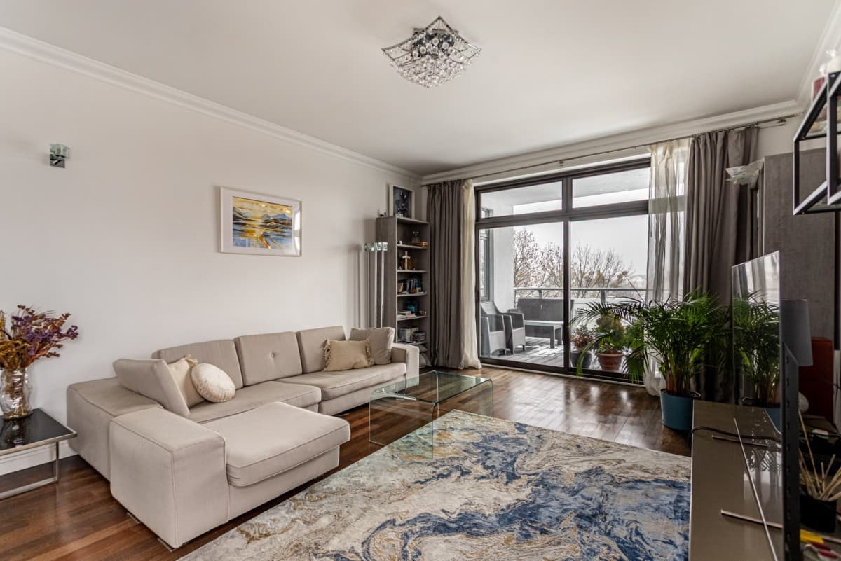 Просторная квартира 108,6 м² рядом с Лазенками Кроновскими – 1