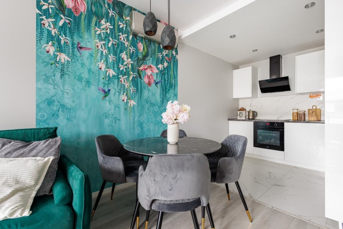 Стильная двухкомнатная квартира в безопасном комплексе – 4