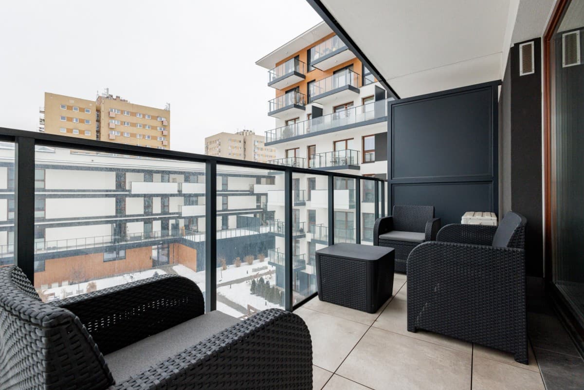 Стильная двухкомнатная квартира в безопасном комплексе – 12