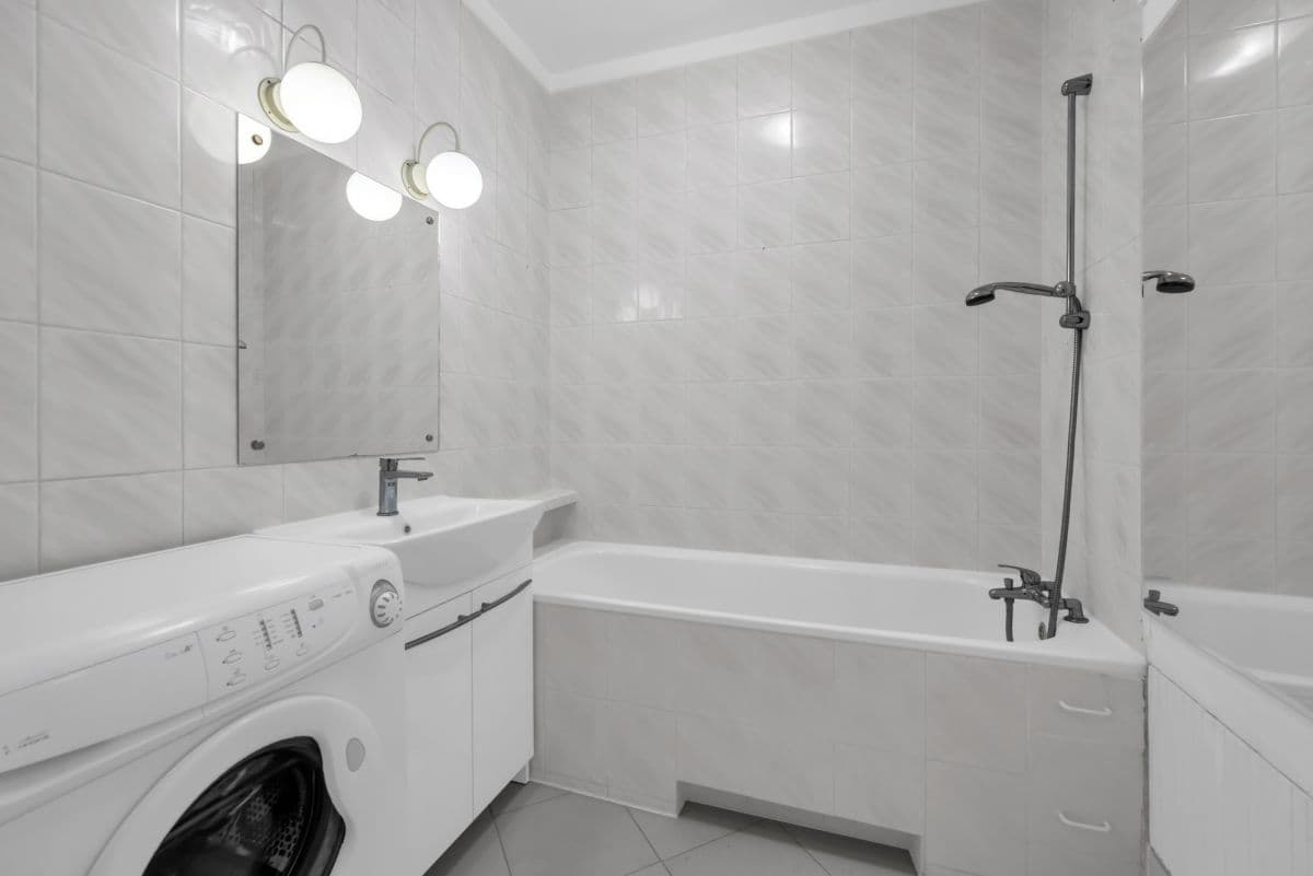 Отремонтированная 3-комнатная квартира с большим балконом в Бемово – 8