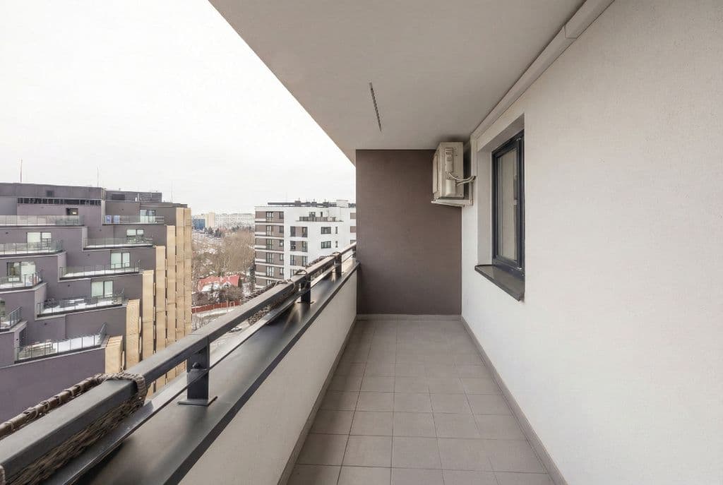 Просторная четырехкомнатная квартира у метро Вилановска – 18