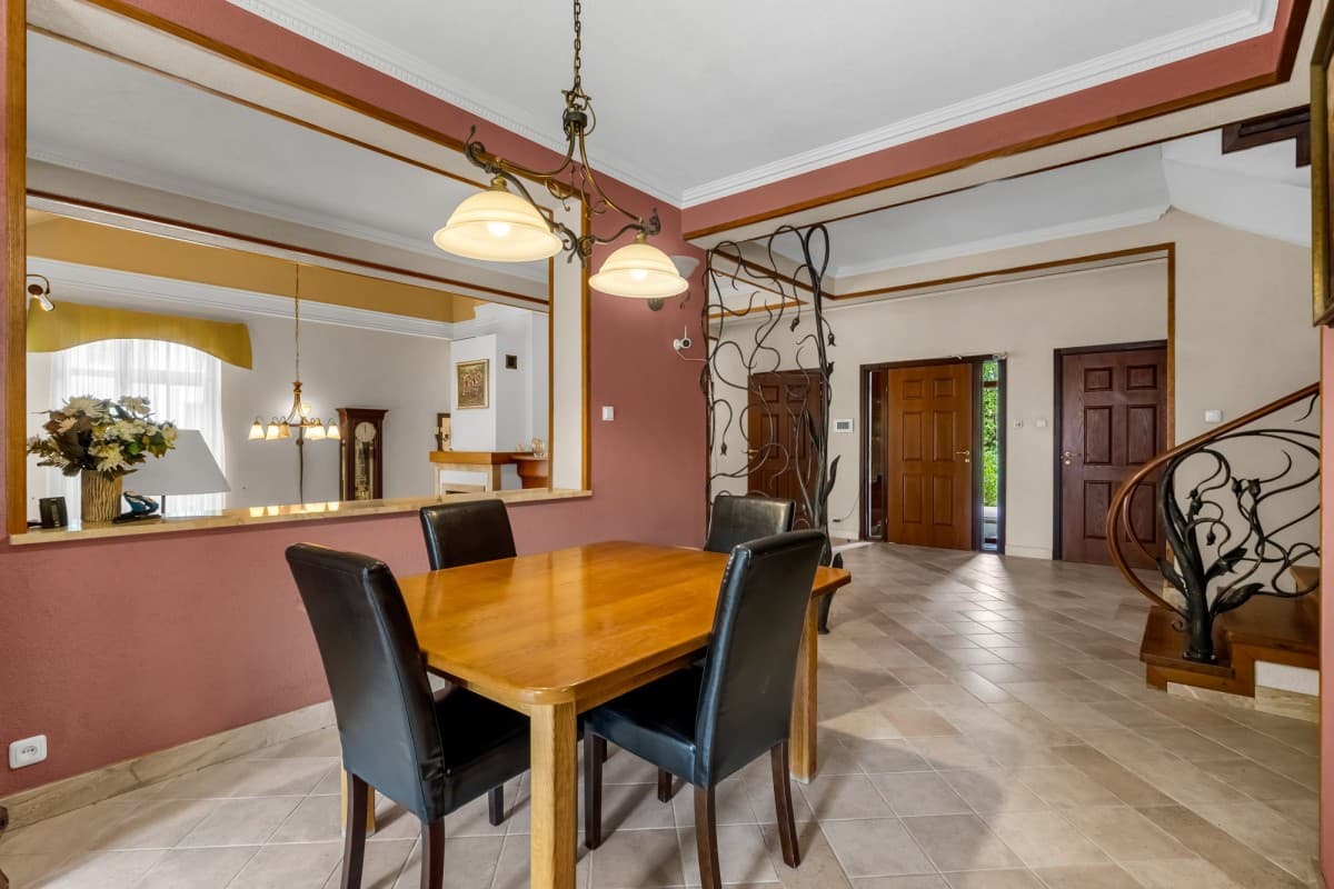 Piękny dom z basenem w spokojnej okolicy – 4