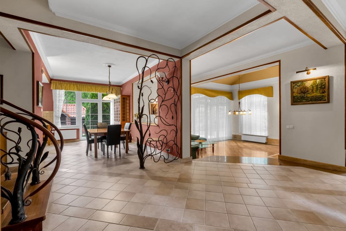 Piękny dom z basenem w spokojnej okolicy – 5