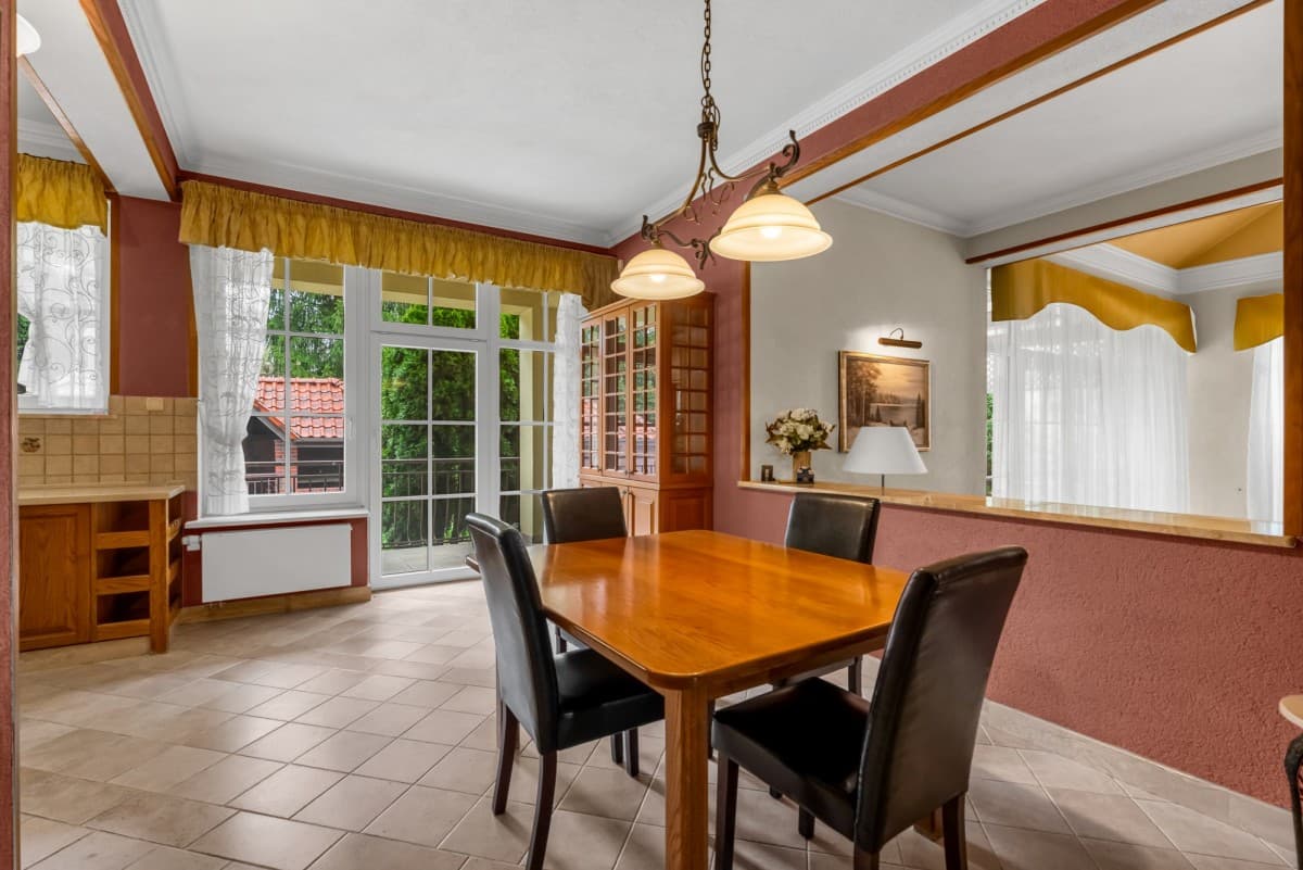 Piękny dom z basenem w spokojnej okolicy – 6