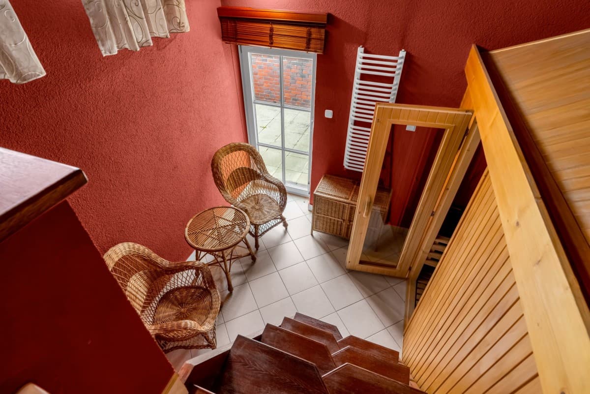 Piękny dom z basenem w spokojnej okolicy – 15