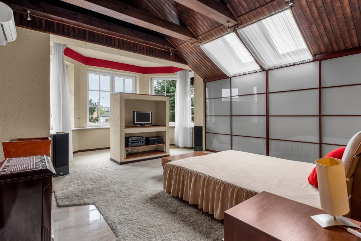 Piękny dom z basenem w spokojnej okolicy – 16