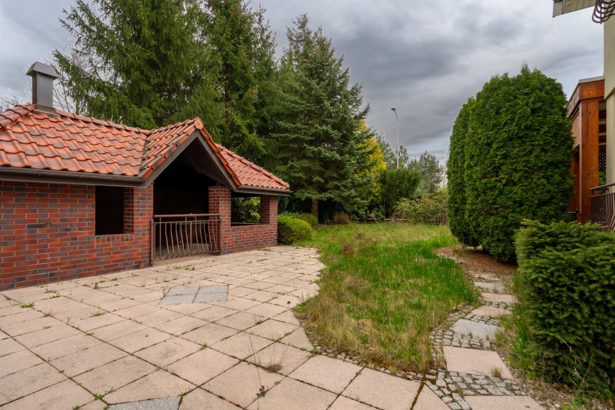 Piękny dom z basenem w spokojnej okolicy – 22