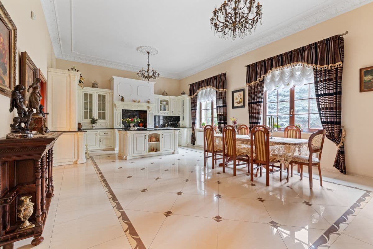 Obłędna rezydencja dworkowa z domem dla gości – 2